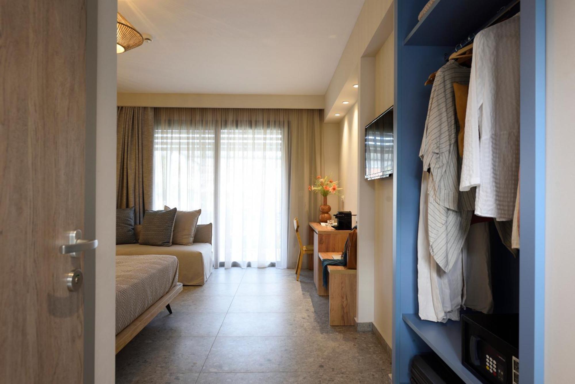 Falena Luxury Rooms Kalyves Polygyrou ภายนอก รูปภาพ